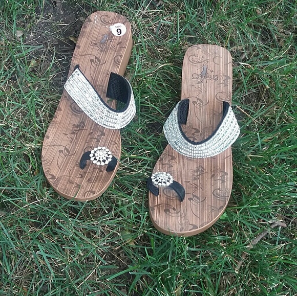 diamond toe ring sandals